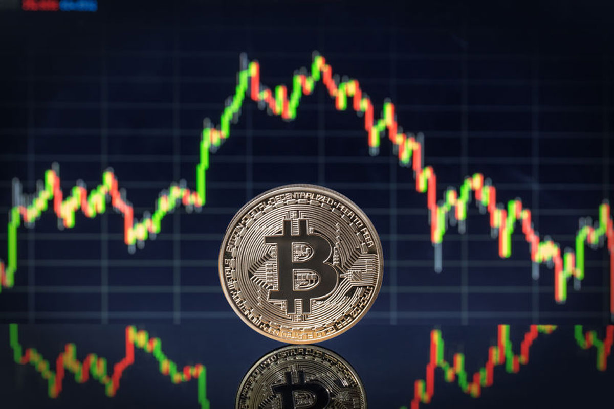 Биткоин вверх. Биткоин вверх вниз. скачки вверх биткоина. биткойн очень скоро начнет разворот на рынке криптовалют.