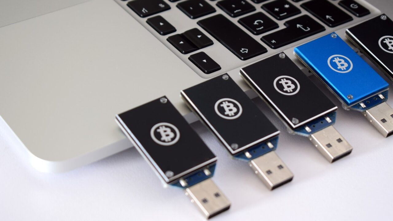 Bitcoin madencisi 4 USB ile büyük havuzları yendi ve 150 bin dolar kazandı  - Bitcoin haberleri - Uzmancoin - Kripto para ve Blockchain
