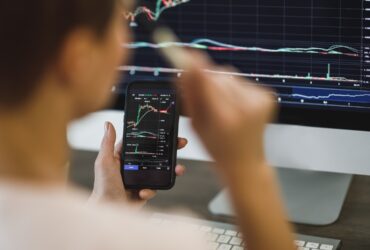 trader-10-370x250.jpg