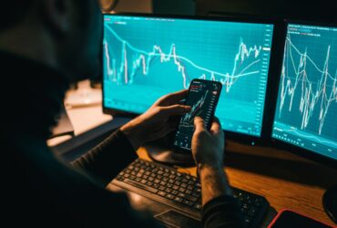 trader-15-370x250.jpg