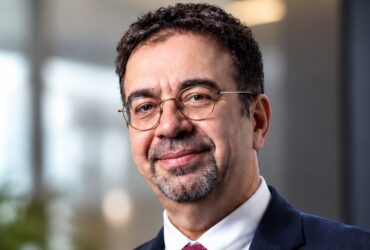 daron_acemoglu-370x250.jpg